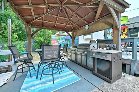 Modern 3BR 2BA Home in Vibrant Austin w Pool House in Austin