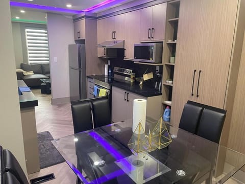 Modern 7 Bedroom Masterpiece on Portage Sleeps 16 House in Niagara Falls