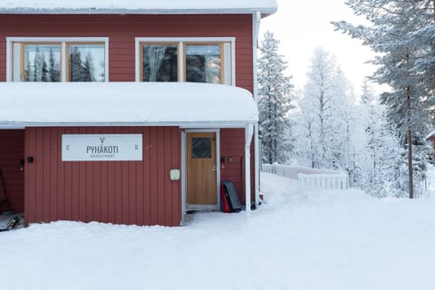 Pyhäkoti D - 30 Meters From the Slopes House in Rovaniemi