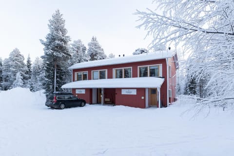 Pyhäkoti D - 30 Meters From the Slopes House in Rovaniemi