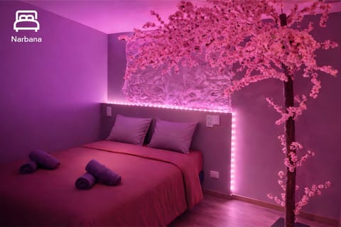 Bed, Photo of the whole room, Decorative detail, Bedroom