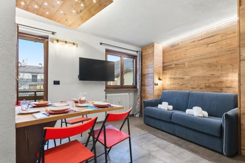 Hostdomus-Mountain Nest Apartment in Sauze d'Oulx