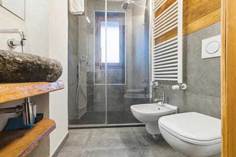 Hostdomus-Mountain Nest Apartment in Sauze d'Oulx