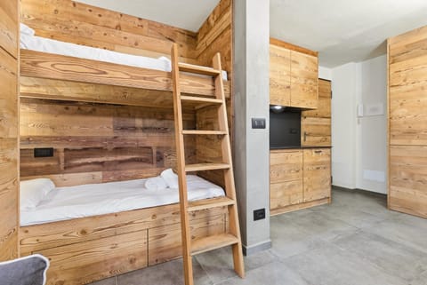 Hostdomus-Mountain Nest Apartment in Sauze d'Oulx