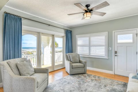 Beachfront Hideaway House in Butler Beach