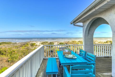 Beachfront Hideaway House in Butler Beach