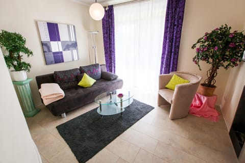 Living room, Photo of the whole room, Seating area
