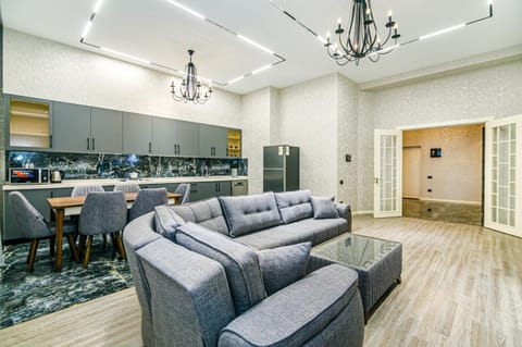Kitchen or kitchenette, Living room, Seating area, Dining area, stove