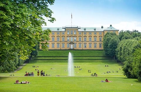 Nice quiet room in posh area central capitol Apartment in Frederiksberg