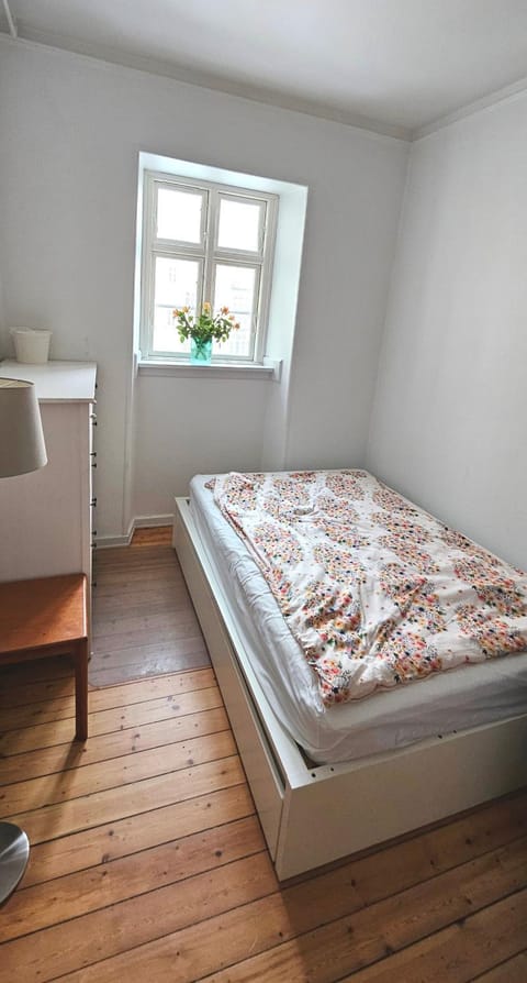 Nice quiet room in posh area central capitol Apartment in Frederiksberg