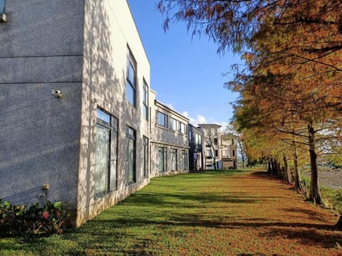 Property building, Spring, Day, Garden, Garden view