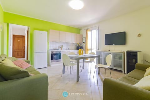 Kitchen or kitchenette, Living room, Dining area, oven, stove