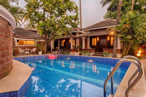 Property building, Pool view, Swimming pool