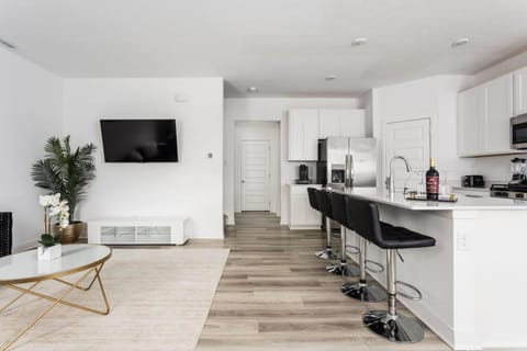 TV and multimedia, Kitchen or kitchenette, Dining area