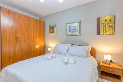 Vibrant Family Apartment for 7 with Balcony Apartment in Saint Paul's Bay