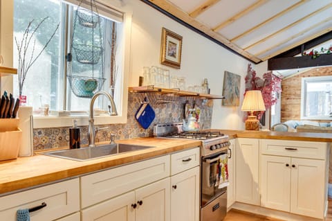 All-Season Getaway in Tamworth Pets Welcome! House in Madison