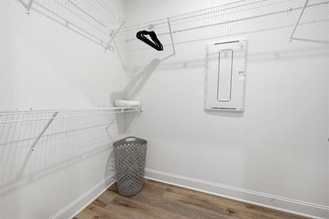 Relaxing 2BR Home w Contemporary Style Apartment in Madison