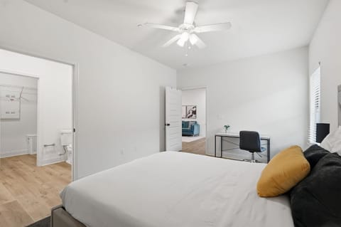 Chic 2BR2BA Home Great Location Apartment in Madison