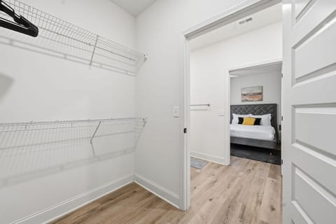 Chic 2BR2BA Home Great Location Apartment in Madison