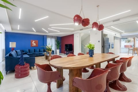 TV and multimedia, Living room, Seating area, Dining area, Evening entertainment