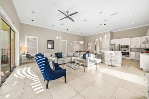 TT489-Bliss at Reunion House in Reunion