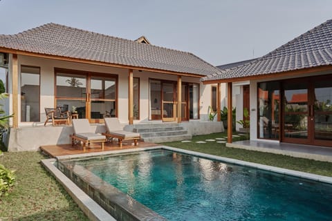 New 2BR Private Pool Villa Near Seseh Beach Canggu Villa in Mengwi