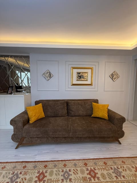 Renovated 2BR Garden Flat 300 m to Sarımsaklı Beach Apartment in İzmir Province