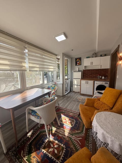 Kitchen or kitchenette, Living room