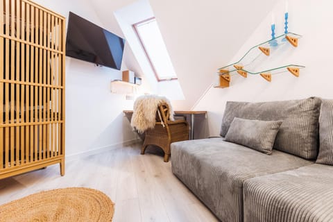 Seating area, Bedroom