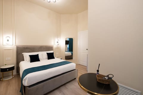 Bed, Photo of the whole room, Bedroom, internet