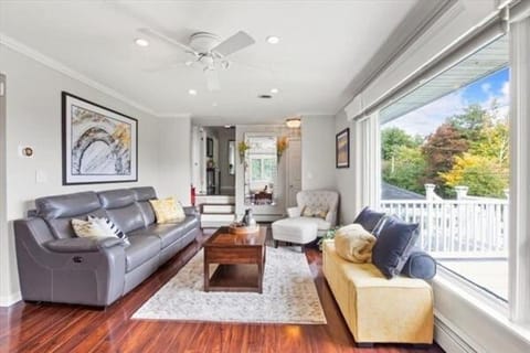 Canandaigua Lake Overlook House in Canandaigua Lake