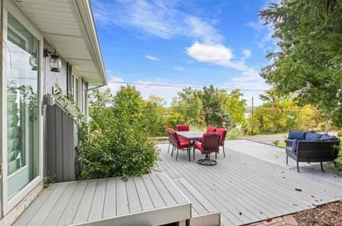 Canandaigua Lake Overlook House in Canandaigua Lake