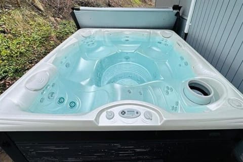 Canandaigua Lake Overlook House in Canandaigua Lake