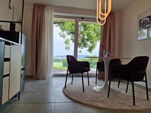 Kitchen or kitchenette, Seating area, Dining area