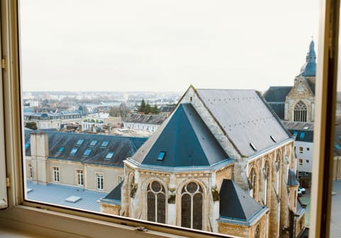 View (from property/room), City view, Landmark view