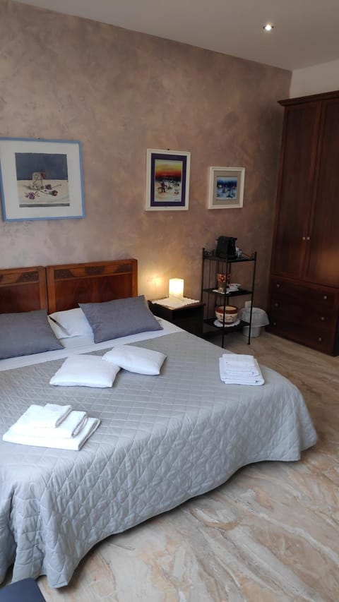 Bed & Breakfast CENTRALE Bed and Breakfast in Bologna
