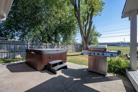 Hot Tub - Fire Pit - Shuffleboard - Walk to Track - Family Friendly House in Indianapolis