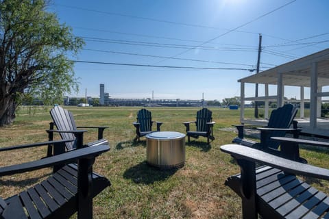 Hot Tub - Fire Pit - Shuffleboard - Walk to Track - Family Friendly House in Indianapolis