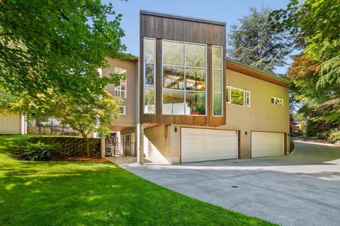 Dash Point Modern House in Federal Way