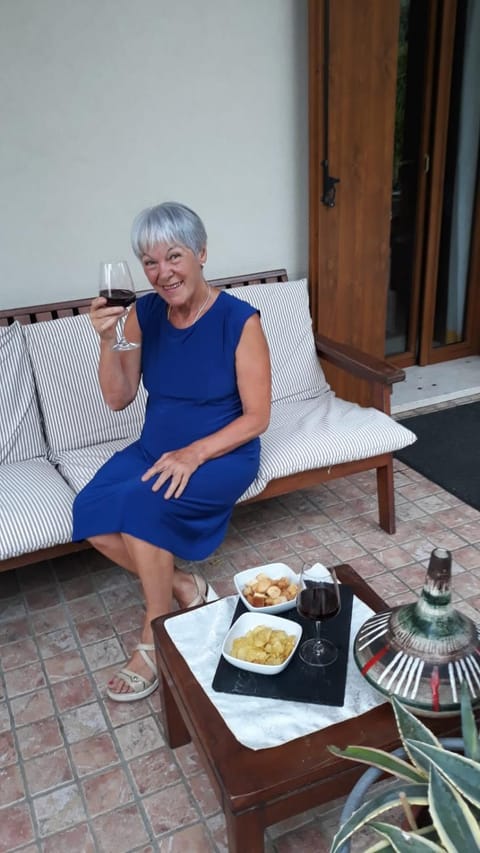 Property building, People, Seating area, group of guests