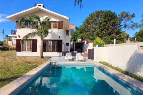 Patio, Day, Garden, Garden view, Pool view, Swimming pool, sunbed