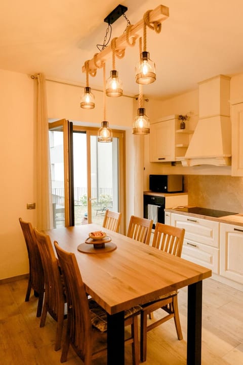 Kitchen or kitchenette, Dining area, stove