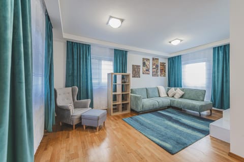 Living room, Photo of the whole room, Seating area