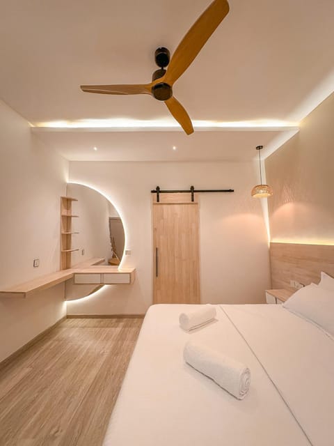 Bed, Photo of the whole room, Bedroom, towels, air conditioner