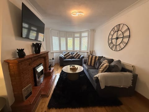 TV and multimedia, Living room, Photo of the whole room, Seating area