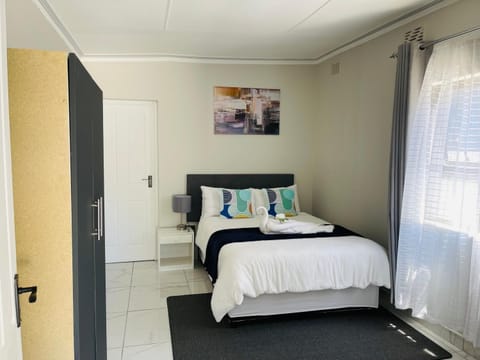 Bed, Bedroom, wardrobe