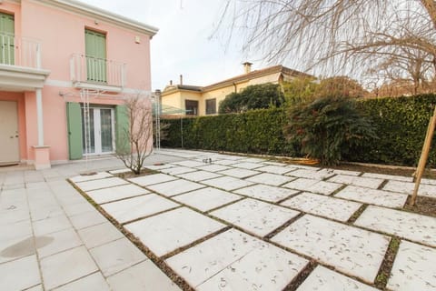 Villa Lucchetta - Tre Camere e Appartamento con parcheggio Interno Bed and Breakfast in Treviso