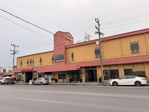 Facade/entrance