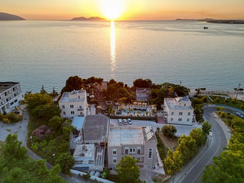 Property building, Swimming pool, Parking