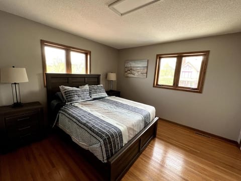 Cheerful beautiful home with an amazing lake view House in Lake Pepin